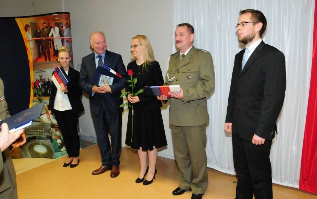 Zdjęcie grupowe laureatów nagrody Dyrektora WIM-PIB.