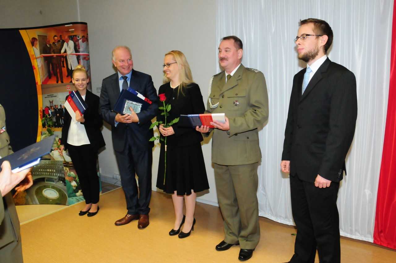 Zdjęcie grupowe laureatów nagrody Dyrektora WIM-PIB.