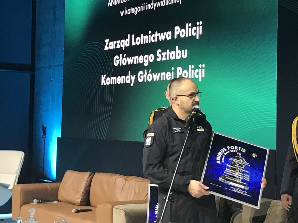 Wręczenie wyróżnienia nagrody Animus Fortis dla Zarządu Lotnictwa Policji Głównego Sztabu Policji Komendy Głównej Policji