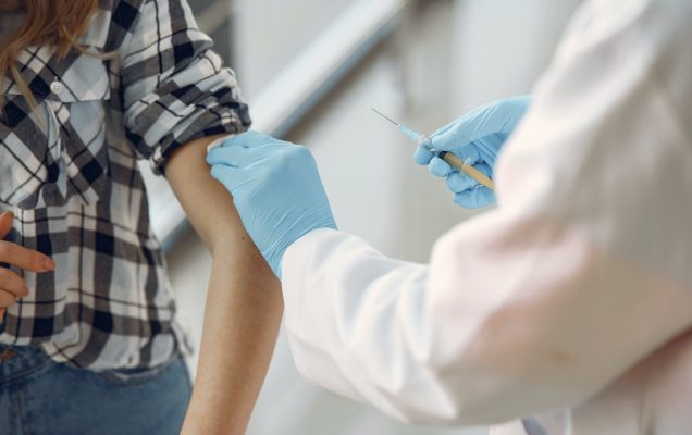 Bezpłatne szczepienia przeciw wirusowi brodawczaka ludzkiego w WIM-PIB