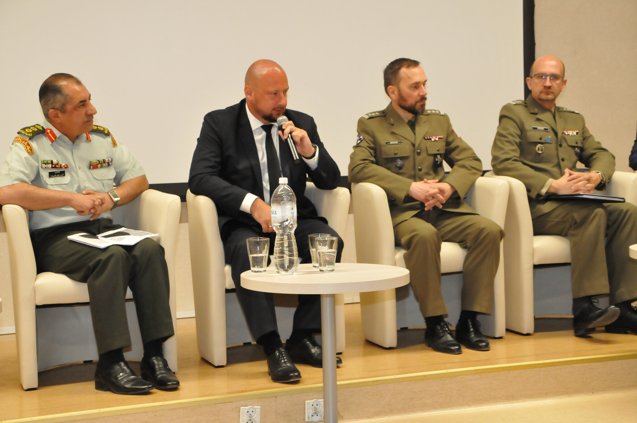 Pomoc medyczna dla uchodźców – jest dobrze, ale czy można jeszcze lepiej? Podsumowanie pierwszego etapu programu pilotażowego Sił Zbrojnych Rzeczypospolitej Polskiej oraz Haszymidzkiego Królestwa Jordanii dotyczącego zarządzania zdrowiem i opieką w warunkach kryzysu migracyjnego