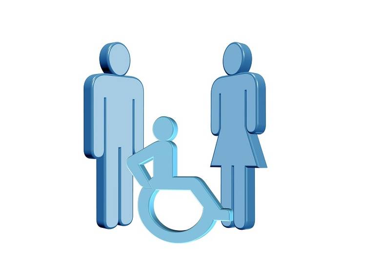 Grafika Dostępnośc plus przedstawiająca ikony kobiety mężczyzny i osoby na wózku inwalidzkim