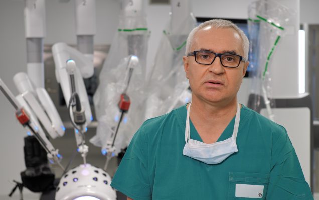 doktor Jacek Doniec z Centrum Chirurgii Robotycznej