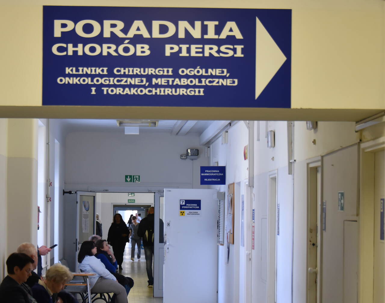 Poradnia Chorób Piersi Wojskowego Instytutu Medycznego w Warszawie, korytarz.