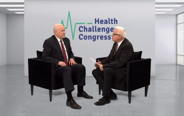 Prof. Marek Rękas podczas wywiadu na health challenges Congress