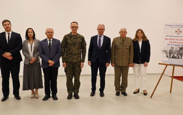 VIII KONFERENCJA Młodych Lekarzy, wykładowcy, zdjęcie grupowe.