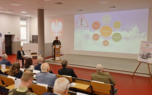 VIII Ogólnopolska Konferencja Młodych Lekarzy Sił Zbrojnych, Grzegorz Gielerak podczas wykładu.