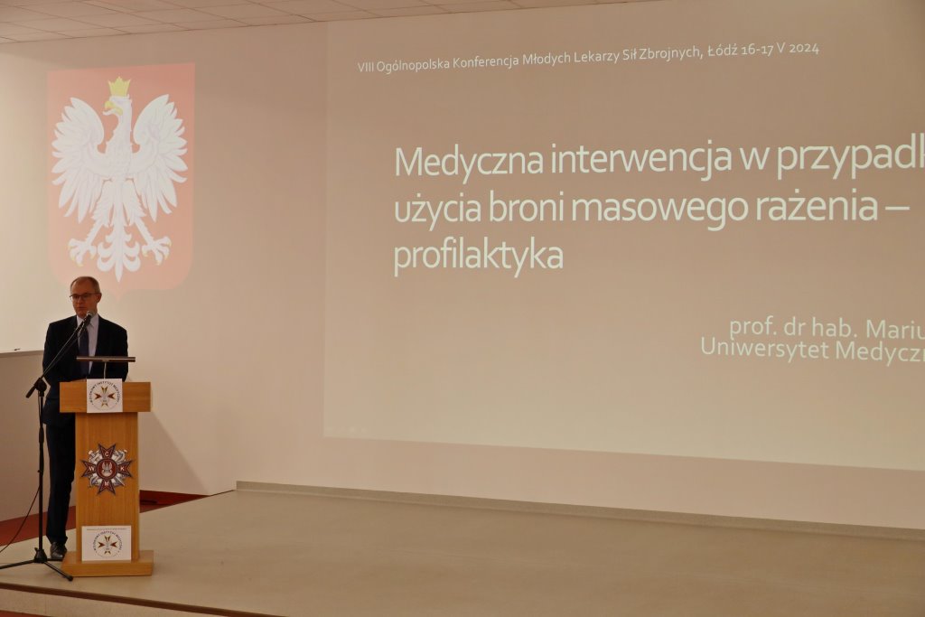 VIII Ogólnopolska Konferencja Młodych Lekarzy Sił Zbrojnych, Prof. dr hab. n. med. M. KLENCKI podczas wykładu.