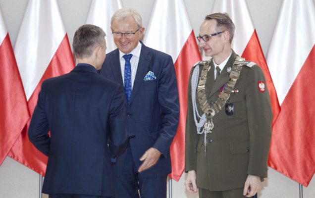 Uroczystość wręczenia Nagrody Dyrektora WIM 2019. Dyrektor Wojskowego Instytutu Medycznego Grzegorz Gielerak w Warszawie podczas wręczania nagród laureatom.