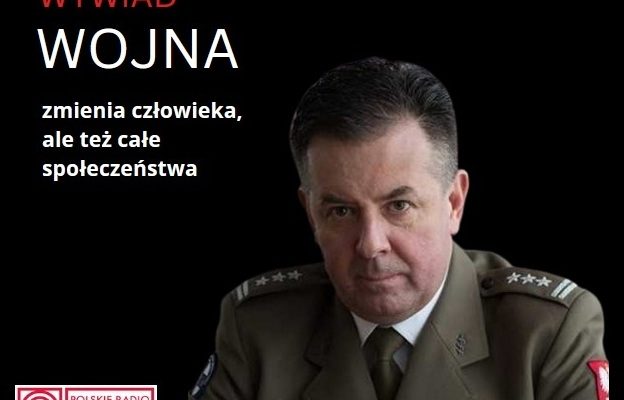 Radosłąw Tworus w wojskowym mundurze. Napis : Wywiad. Wojna zmienia człowieka ale też całe społeczeństwo