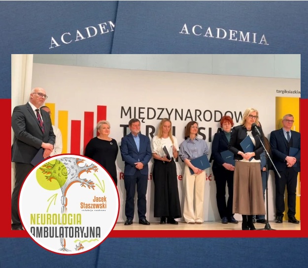 Zdjęcie grupowe z rozdania nagród podczas konkursu. W kółku zdjęcie książki.