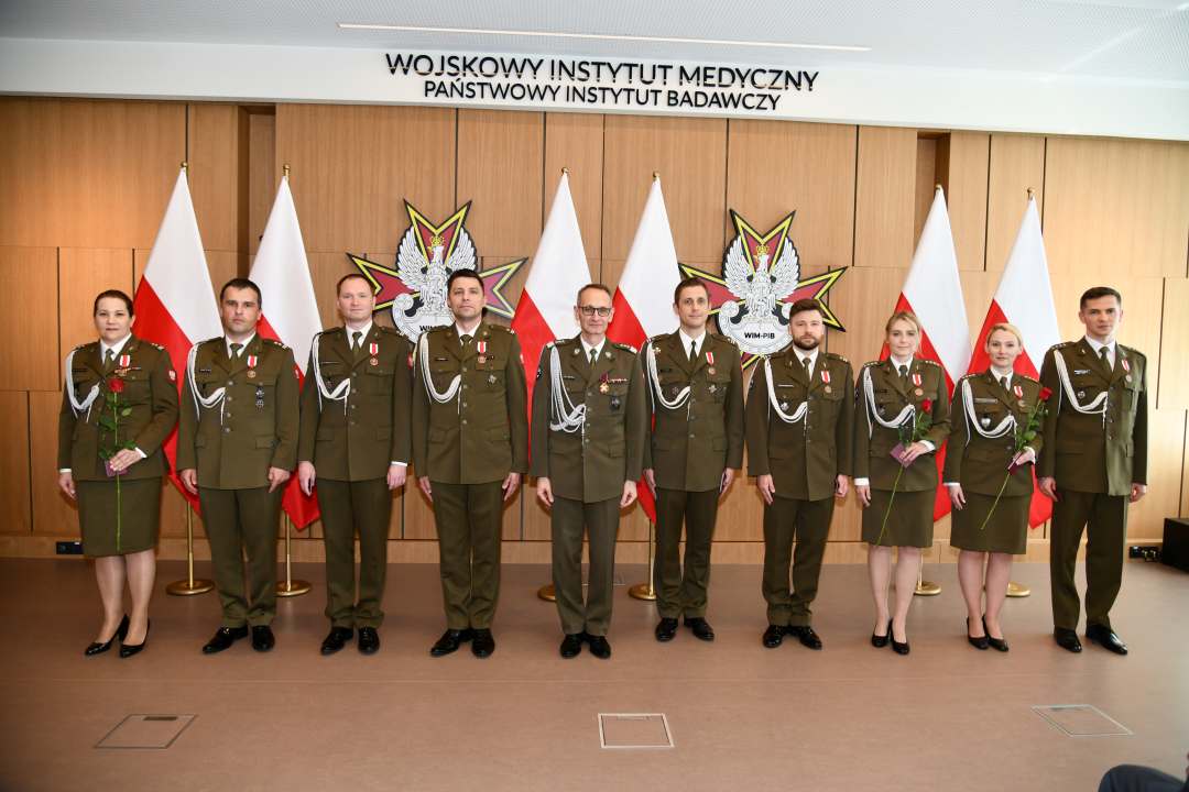 Zdjęcie grupowe odznczonych.