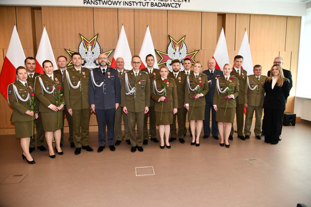 Zdjęcie grupowe odznaczonych.