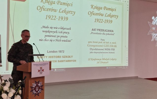 Dyrektor WIM-PIB przemawia podczas konferencji.