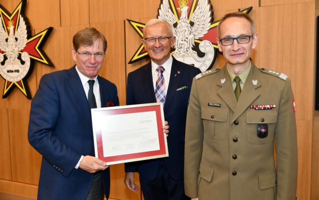 Wojciech Marczyński i Grzegorz Gielerak pozują do zdjęcia.