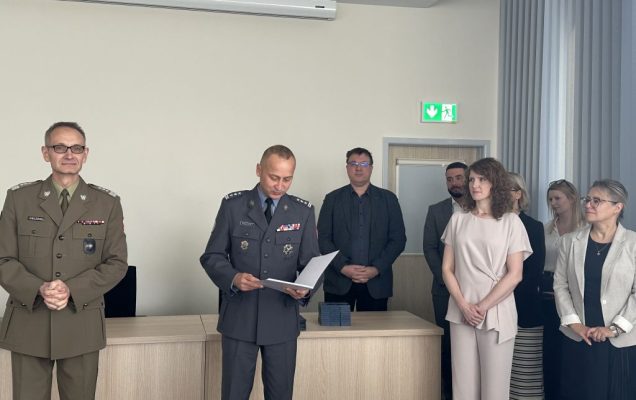 Zakończenie IX edycji studiów podyplomowych w WIM-PIB, Dyrektor i pracownicy WIM-PIB.