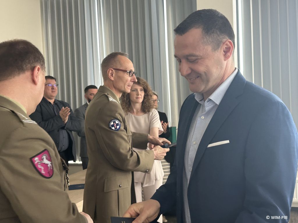 Wręczanie dyplomów.