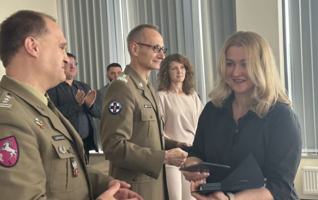 Wręczanie dyplomów.