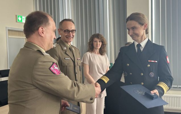Wręczanie dyplomów.
