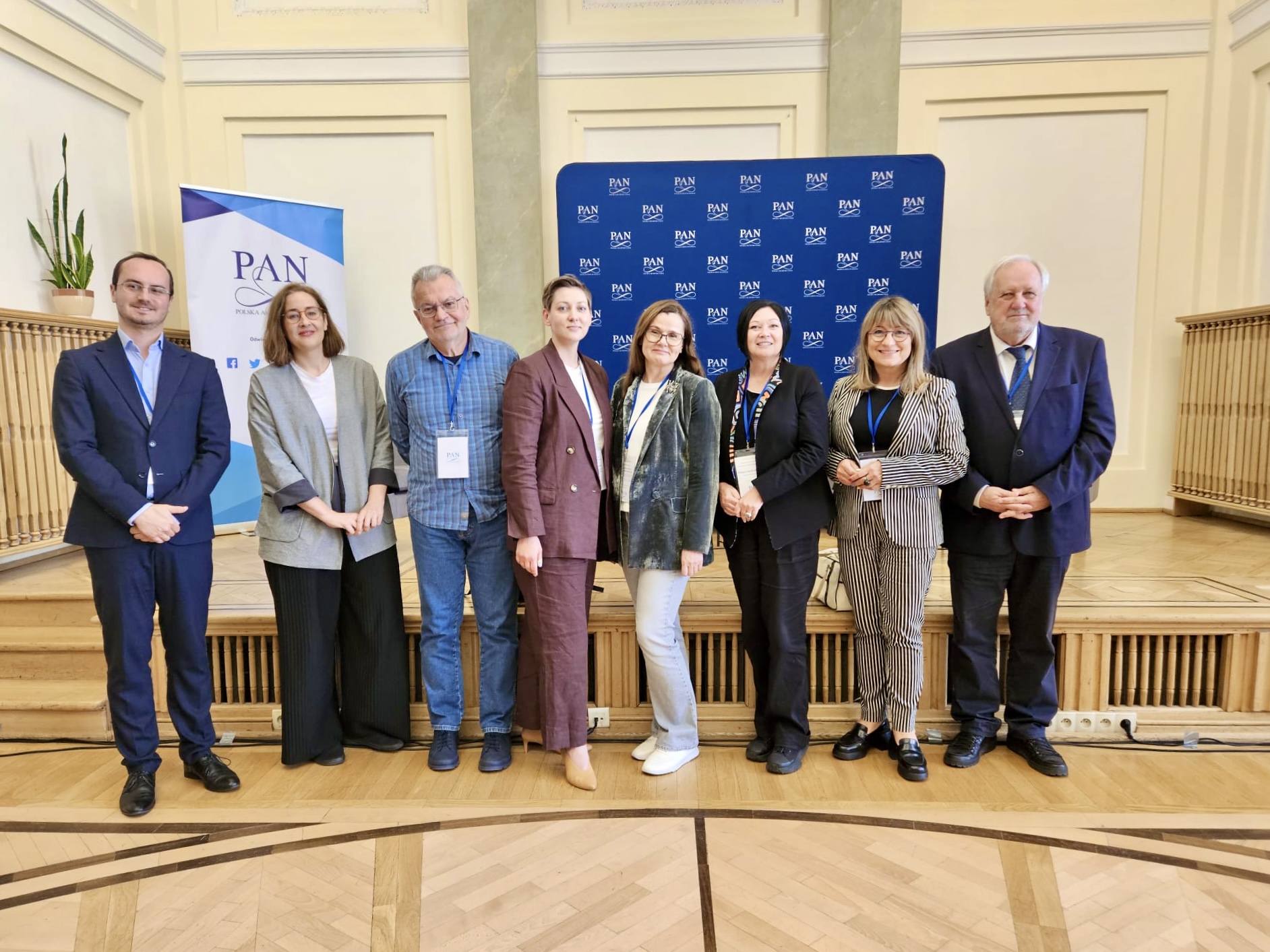 Zdjęcie grupowe uczestników konferencji.