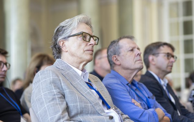 Słuchacze konferencji na sali.
