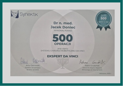 Certyfikat Synektik dla Jacka Dońca. 500 operacji robotycznych.