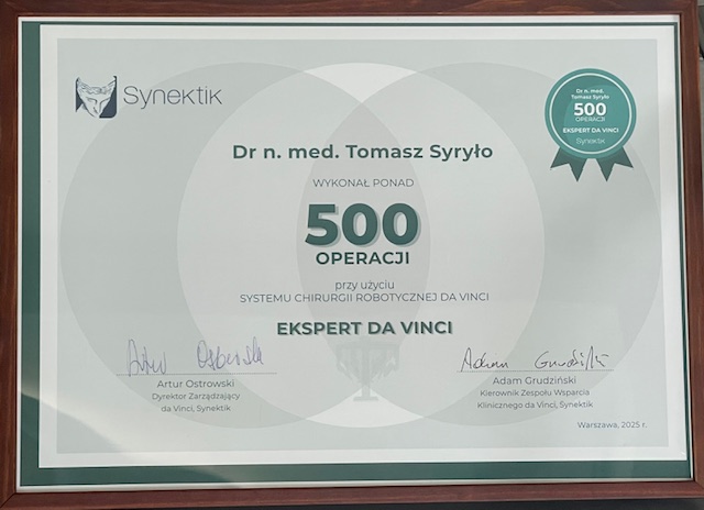 Certyfikat Ekspert da Vinci 500 operacji.