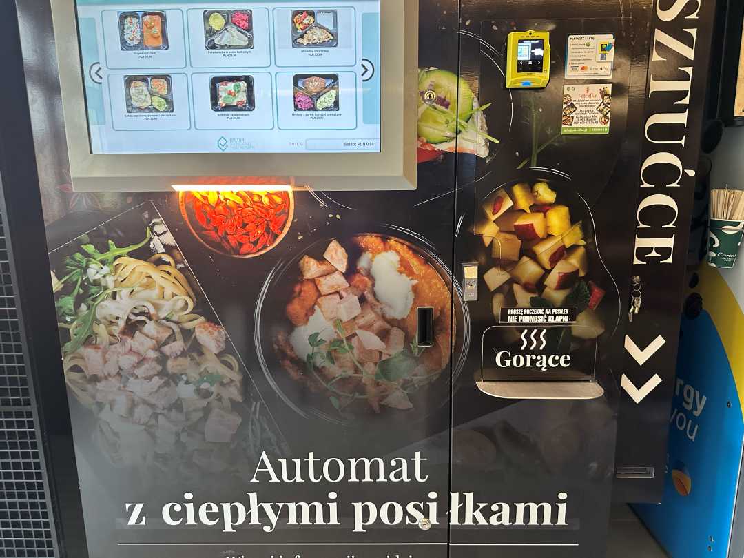 Automat z ciepłymi posiłkami.