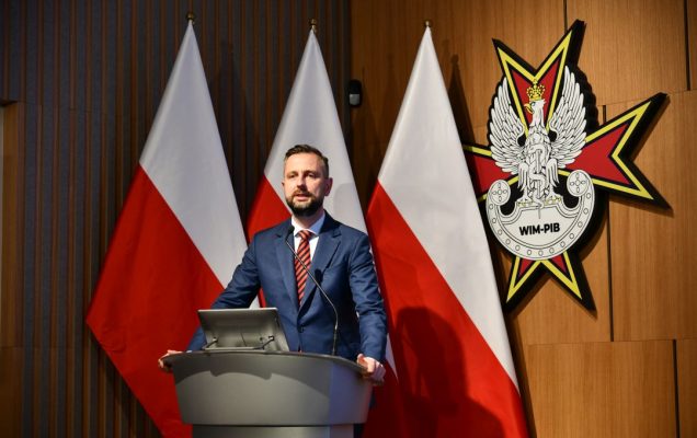 Władysław Kosiniak-Kamysz przy mównicy.
