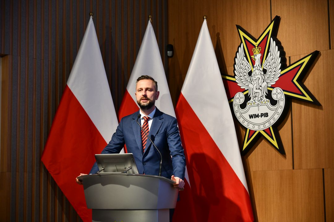 Władysław Kosiniak-Kamysz przy mównicy.