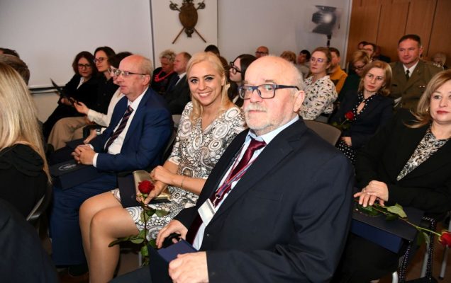 Pracownicy i goście WIM na auli podczas wykładu.