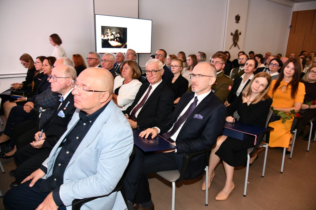 Pracownicy i goście WIM na auli podczas wykładu.
