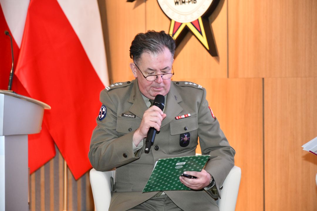 Radosław Tworus, kierownik Kliniki Psychiatrii, Stresu Bojowego i Psychotraumatologii Wojskowego Instytutu Medycznego podczas panelu dyskusyjnego.