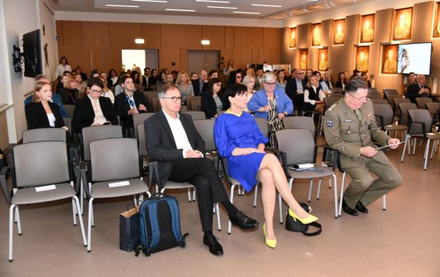 Słuchacze konferencji na auli WIM.