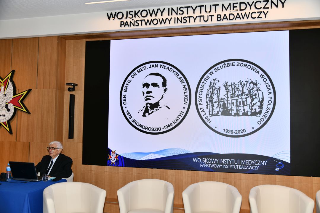 Ekran z wyświetlonym fragmentem prezentacji. Wyświetlony rewers i awers grafiki odznaki,