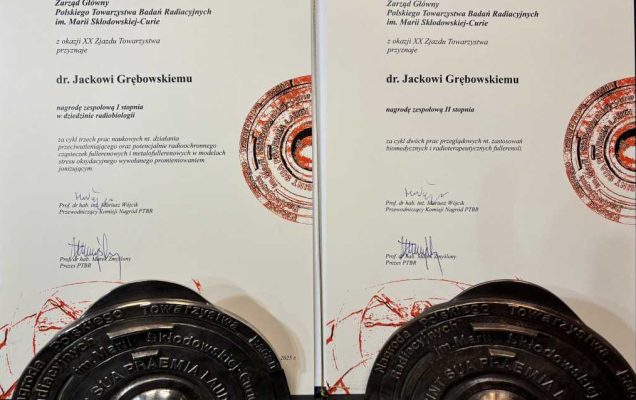 Zdjęcie dwóch dyplomów i dwóch nagród PTBR.