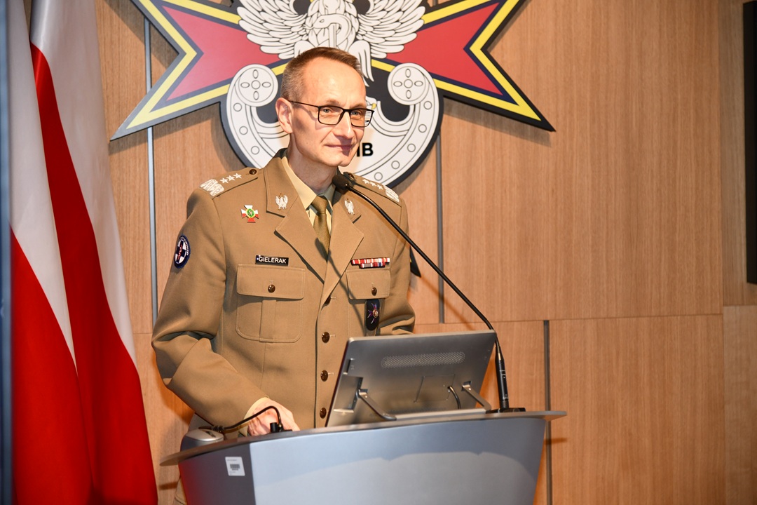 Dyrektor WIM gen. broni prof. Grzegorz Gielerak otwiera konferencję i wita gości