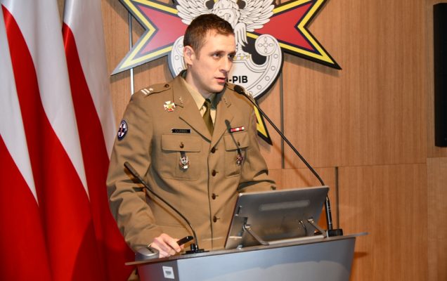 mjr Adam Durma wygłasza wykład wprowadzający