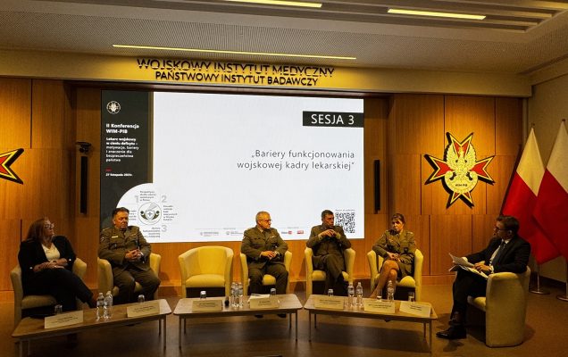 Uczestnicy panelu podczas konferencji.