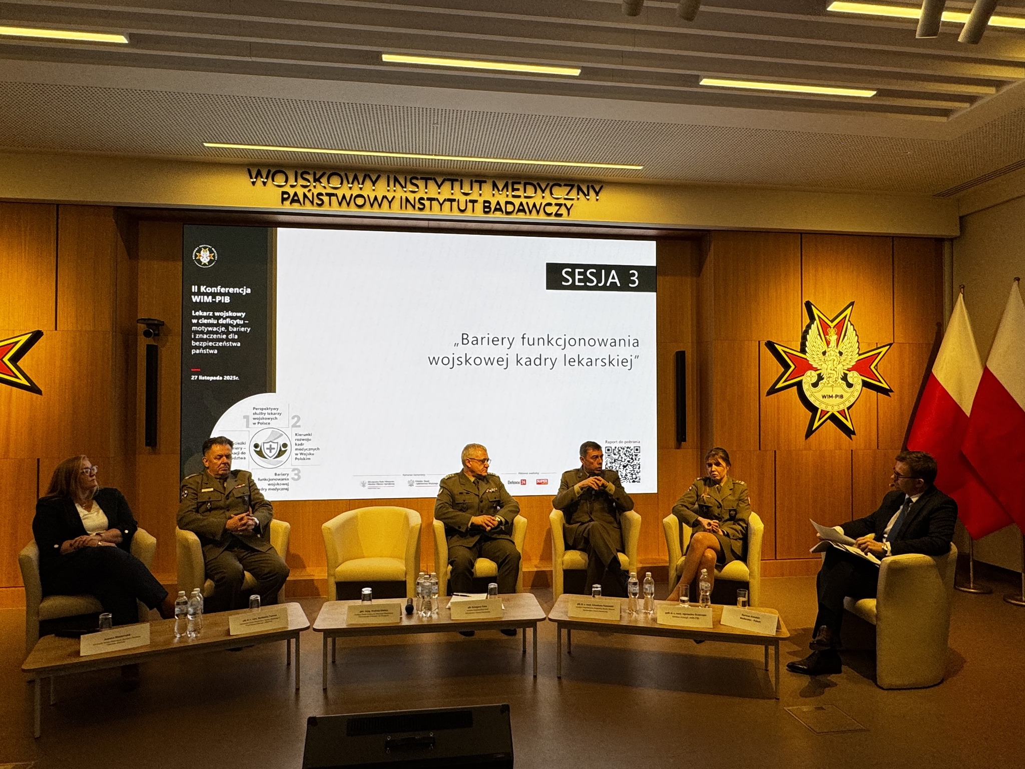 Uczestnicy panelu podczas konferencji.