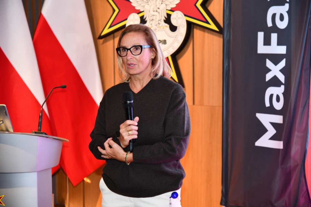 Doktor Aldona Chloupek prowadzi wykład.