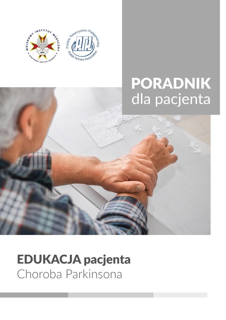 Okładka Poradnika. Zdjęcie starszego mężczyzny siedzącego przy biurku przytrzymującego dłonią drugą rękę. Napis: "Edukacja pacjenta Choroba Parkinsona.