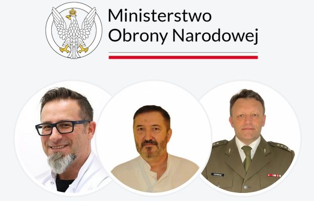 Logo MON, w kółkach od lewej Kornel Szczygielski, Józef Mróz, Szczepan Cierniak.