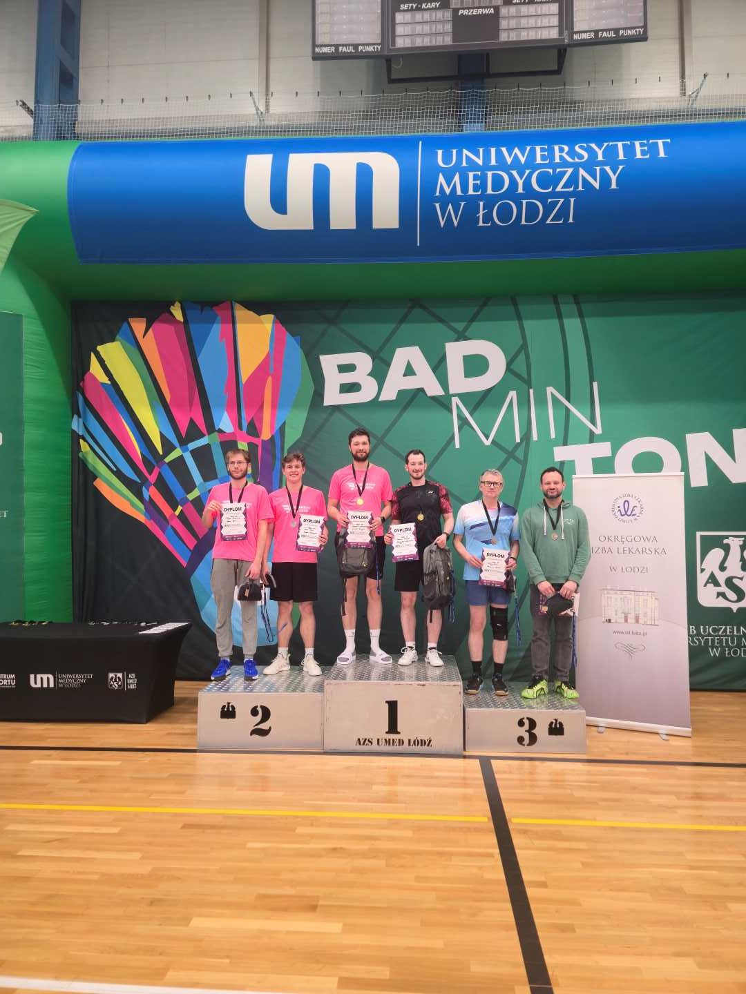 Zwycięzcy na podium.