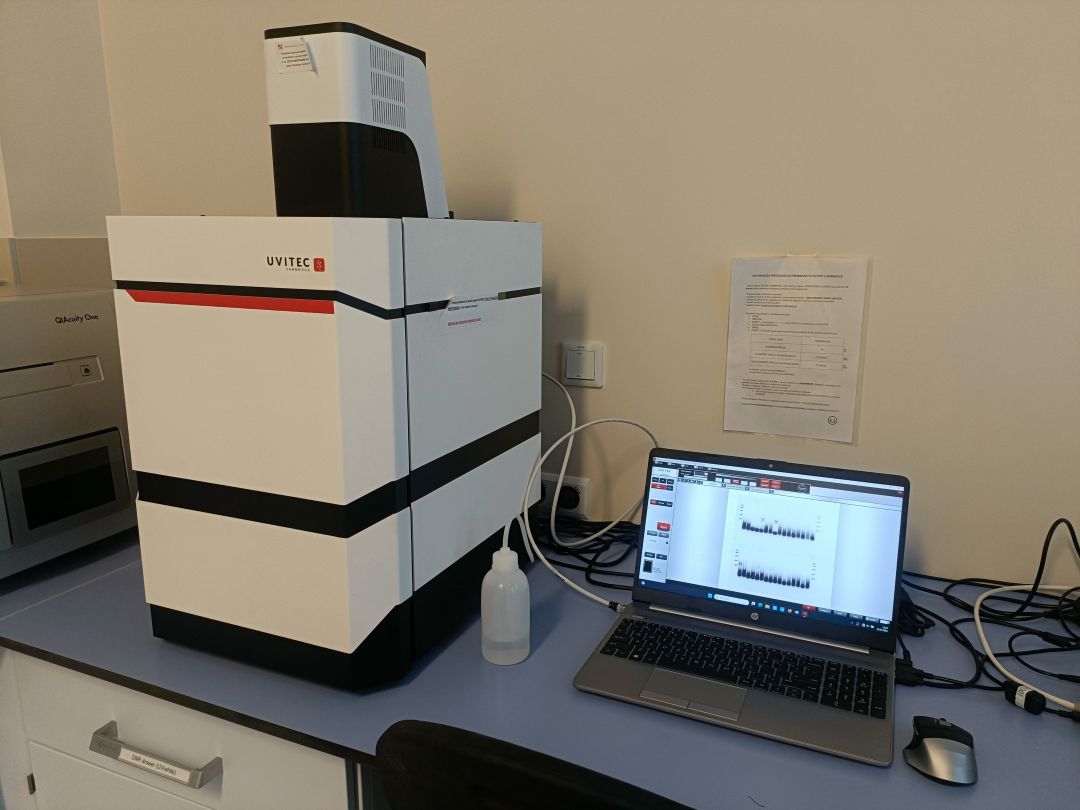 Sprzęt laboratoryjny: UVITEC Cambridge system do obrazowania żeli w pomieszczeniu LOMTI.