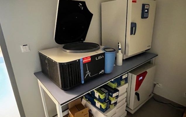 Sprzęt laboratoryjny: WIRÓWKA LISA AFI i INKUBATORY w pomieszczeniu LOMTI.