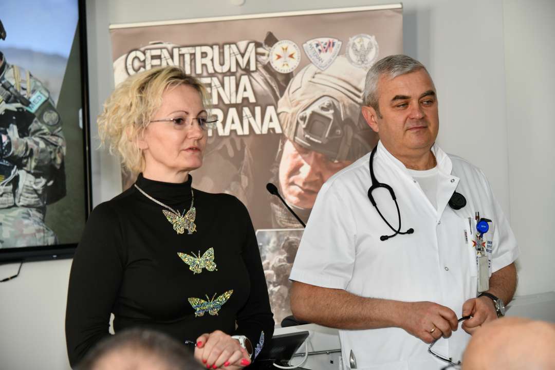 Jarosław Świstak i Marta Machunik podczas prelekcji na sali wykładowej.