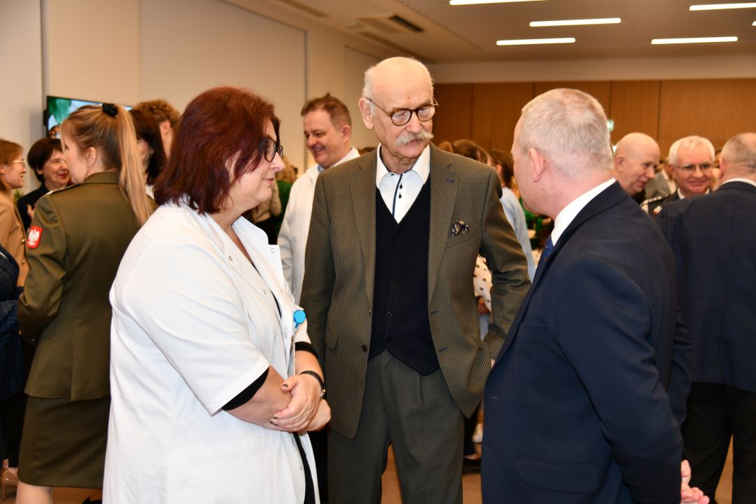 Składanie życzeń. Pracownicy WIM.