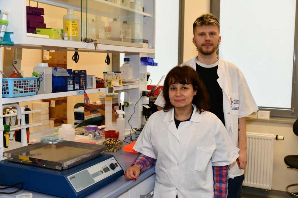 Zespół Agaty Kodroń w laboratorium LOMTI.