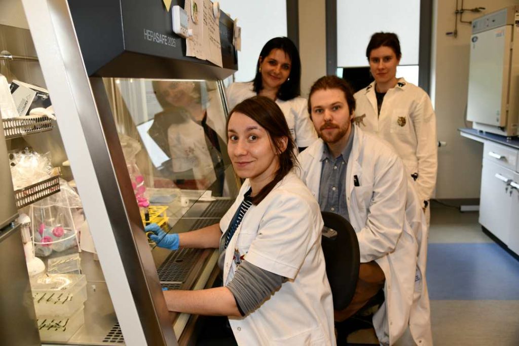 Zespół Anety Ścieżyńskiej w laboratorium LOMTI.